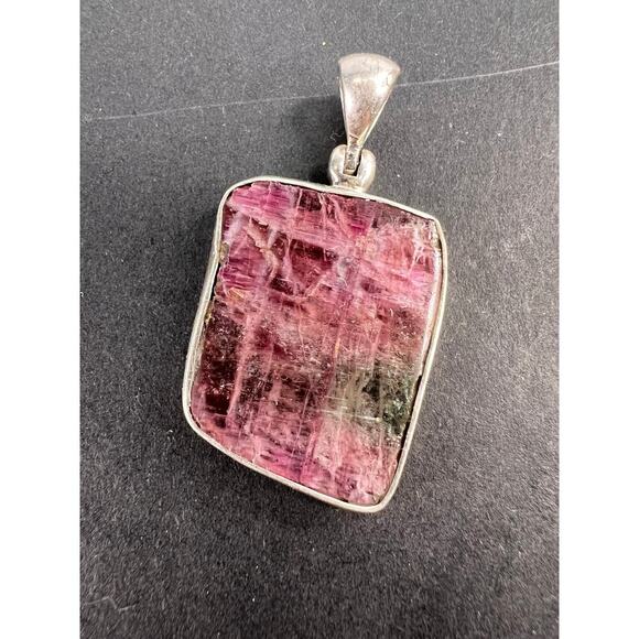 NEW Pink/ bi colored half rough tourmaline pendant in sterling silver 3.95 grams - Picture 1 of 11